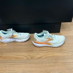 Brooks Ghost 16 women’s size 7.5